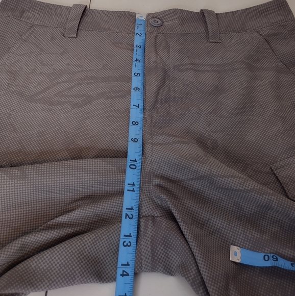 Under Armour Gray Camo Loose Fit Classic Athletic Golf Cargo Shorts Sz 34 - Picture 13 of 15